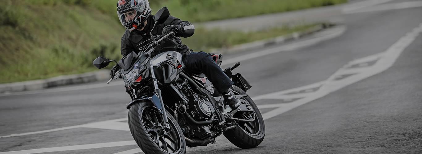 Uma motocicleta ótima para pilotagem, com grande conforto e autonomia até mesmo para uma rodagem mais esportiva 