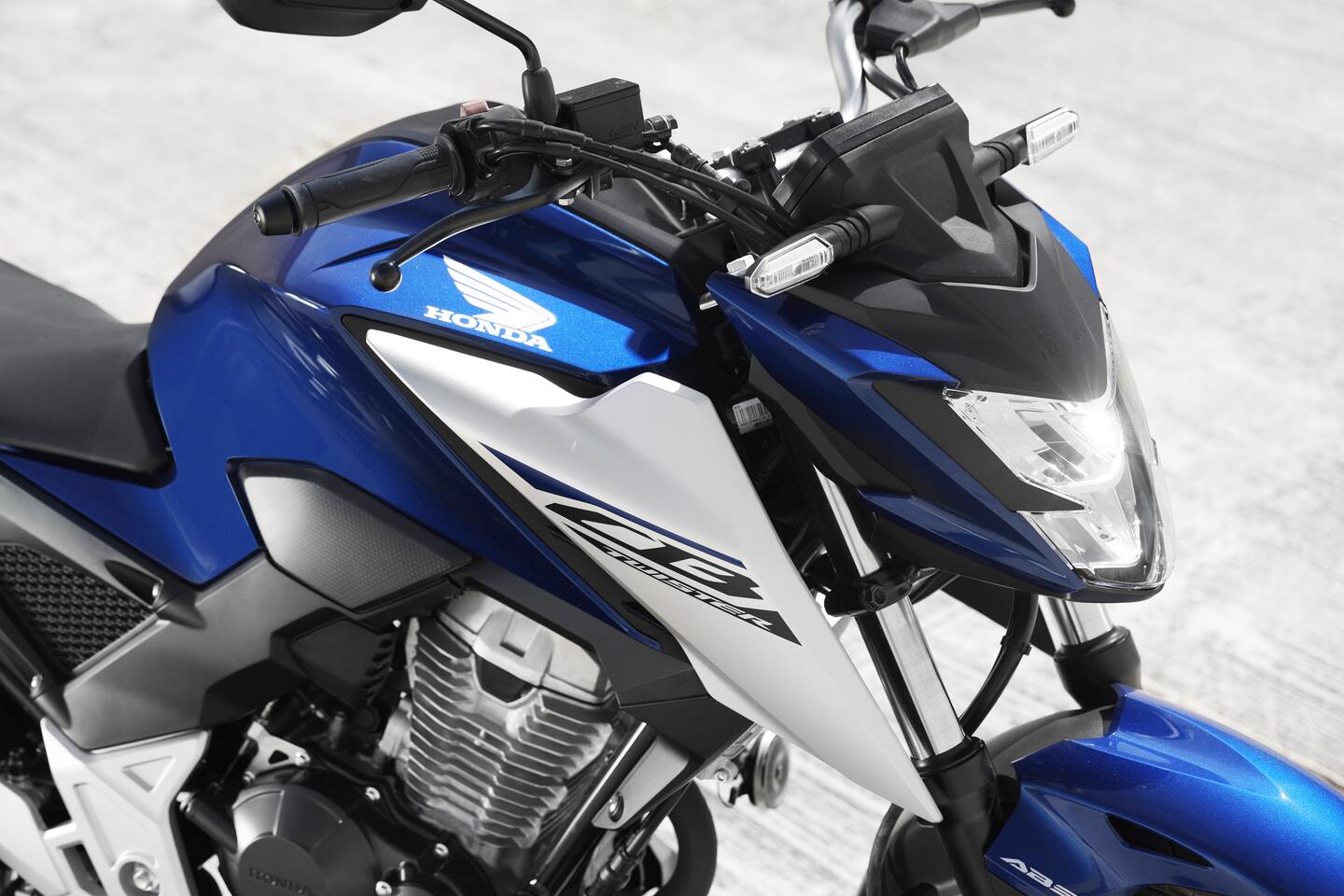 Honda CB 300F Twister 2026: novas cores para as versões CBS e ABS  