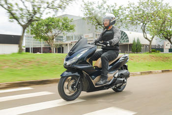 Honda PCX 160 2025: novas cores para a scooter nº1 do Brasil
