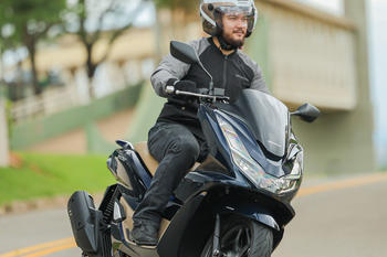 Honda PCX 160 2025: novas cores para a scooter nº1 do Brasil