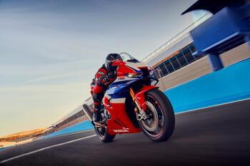CBR 1000RR-R Fireblade SP - Motocicletas - Honda Sala de Imprensa
